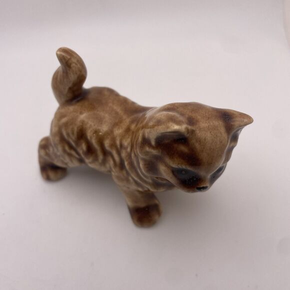 Vintage Ceramic Brown Cat Eyelashes Figurine Sweet Face Tail Up High - Picture 4 of 7